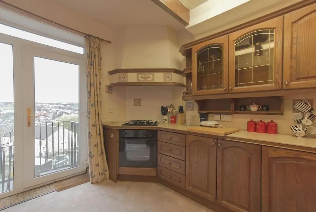 Haworth Prime Location 3 Bedroom Duplex Apartment 0*,